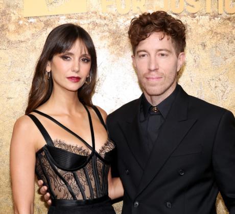 Холивудската звезда с български корени Нина Добрев се намира в