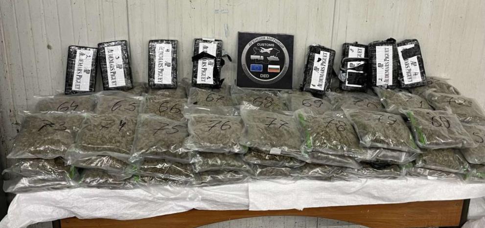 Иззеха марихуана и кокаин при две проверки на Капитан Андреево, съобщиха от Агенция