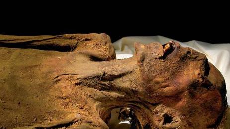 крещяща мумия