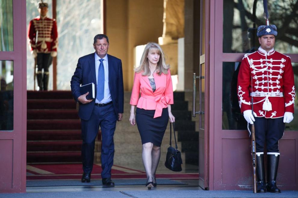 Президентът Румен Радев връчи на Горица Грънчарова - Кожарева мандат