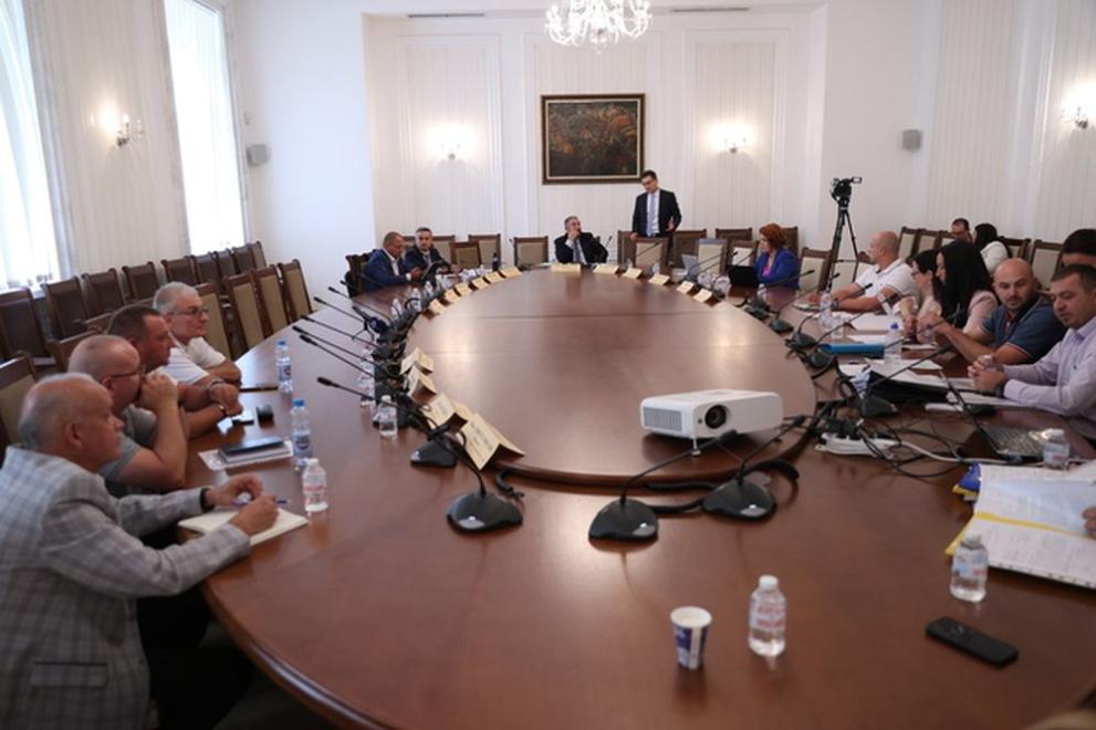 Жители на Доспат и експерти от общината изслушва временната парламентарна