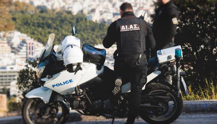 Гърция - ДЕБНАТ ОТВСЯКЪДЕ: Ченгета на всеки ъгъл в Гърция!