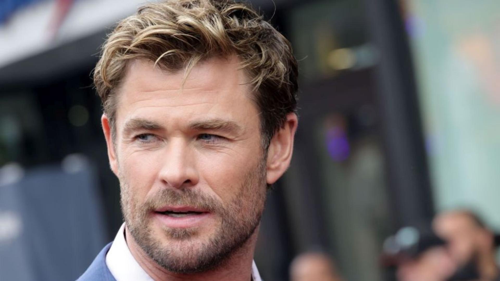 Крис Хемсуърт бе забелязан да оказва тиха подкрепа на полицията