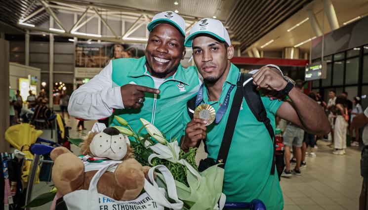 бокс - Срещнаха с тъпани и гайди първия ни медалист от Париж (ВИДЕО)