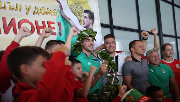 Семен Новиков - Посрещнаха с гайди олимпийските шампиони Новиков и Рамазанов!