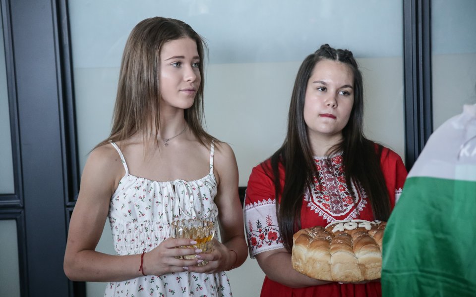 Златното момиче Магдалина Миневска беше една от първите, които посрещнаха