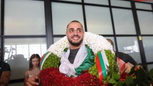 Златното момче Карлос Насар се завърна у дома