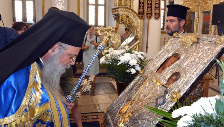 Хасково икона на Пресвета Богородица - ТРАДИЦИЯ: Чудотворната икона на Пресвета Богородица – „Златна ябълка“ пристигна в Хасково