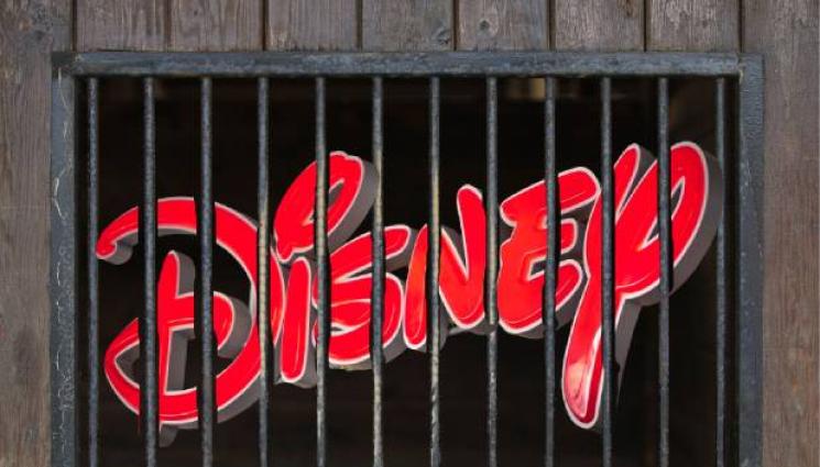 дисни - НИКОЙ НЕ Е НАД ЗАКОНА: Тикнаха звезда на 