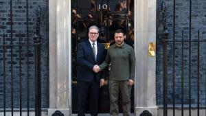 Володимир Зеленски президентът на Украйна сформира делегация която да участва