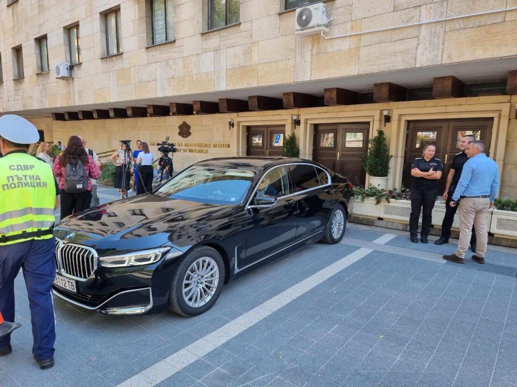 Номинираната за служебен премиер Горица Грънчарова Кожарева е на среща в