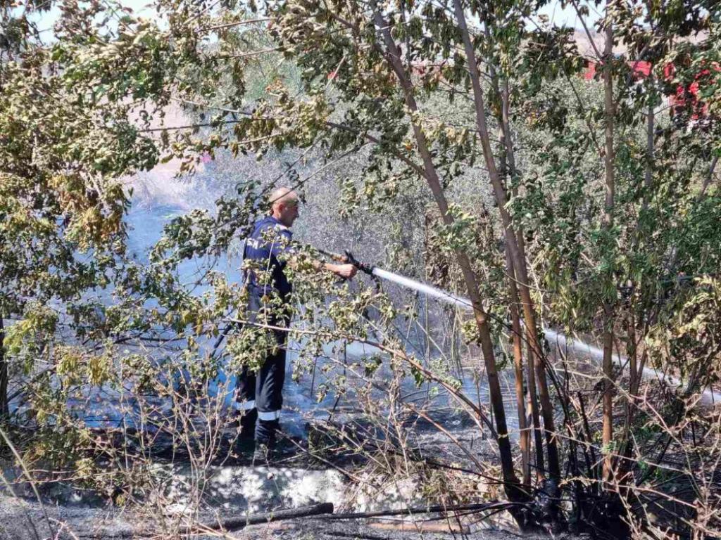 Пътят от Бургас за Средец е затворен в двете посоки