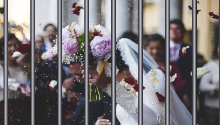 сватба решетки - ПАНДИЗЧИЯ В НУЖДА СЕ ПОЗНАВА: Полицай пусна затворници, за да готвят и сервират на сватбата му