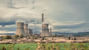 Правителството на Украйна се бори с нарастващата опозиция срещу многомилионна