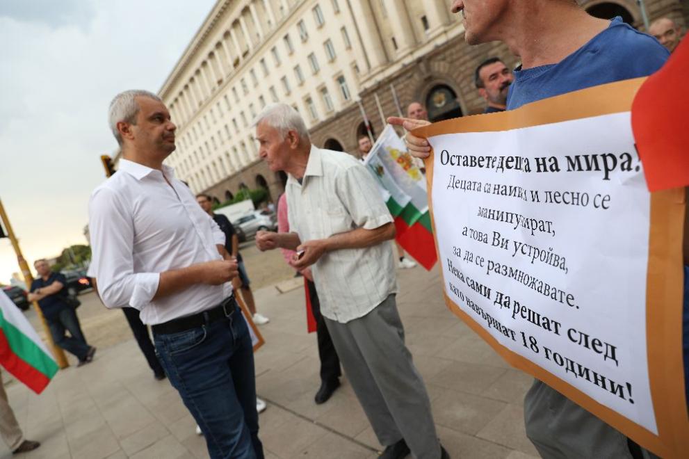 Протест и контрапротест относно промените, забраняващи ЛГБТ пропаганда в училища