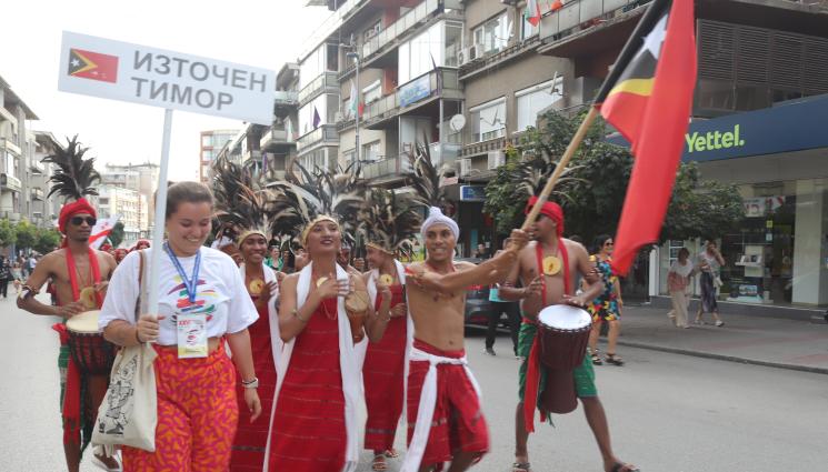 Източен Тимор - В Източен Тимор женихът купува булката си с прасета, има 30 пътни знака, които не съществуват другаде