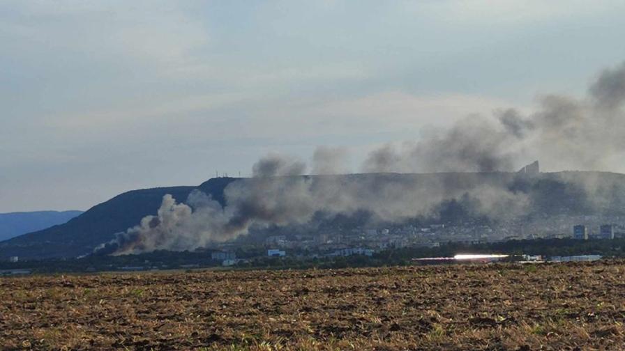 Пожар избухна в складове край Шумен