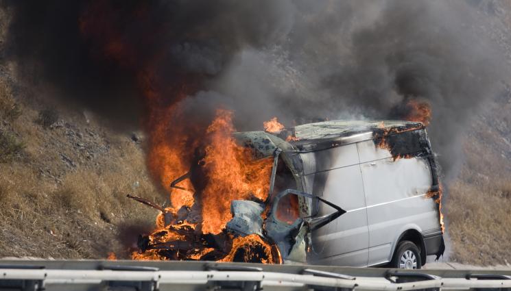 катастрофа - ЖЕСТОКА КАТАСТРОФА: Бус гръмна след удар с два автомобила на АМ „Хемус“! (СНИМКА)
