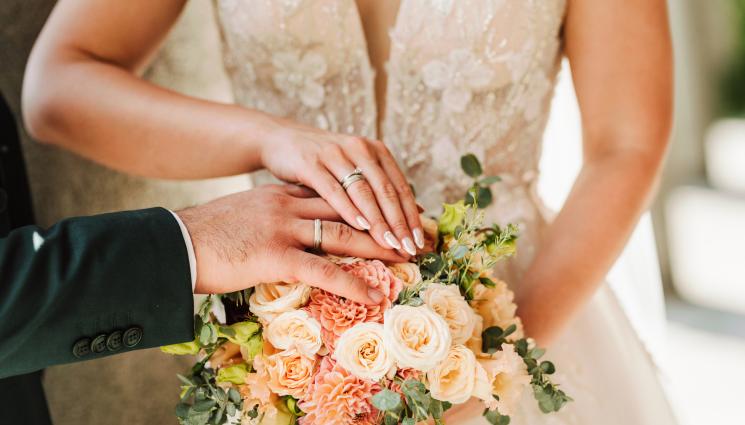 футбол сватба - СВАТБЕНО БЕЗУМИЕ: Братя се ожениха за една и съща жена!