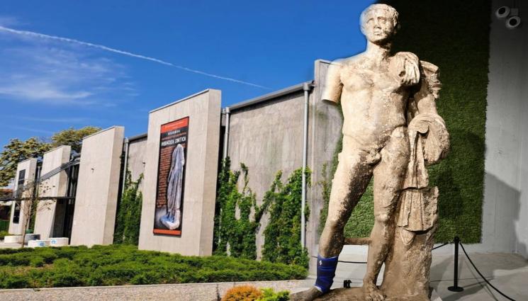 СТАТУЯ музей Петрич - НОВА СТРАСТ: Чужденци луднаха по статуята от Хераклея Синтика!