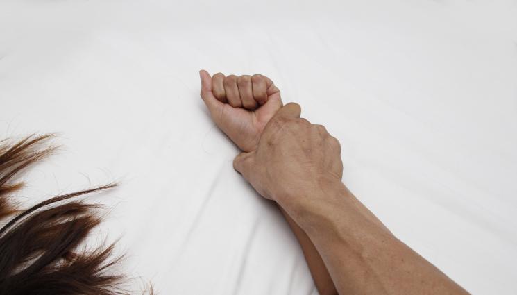 домашно насилие - КРИМИНАЛЕН ИЗВЕРГ: Пуснат на свобода затворник, отвлякъл жена!