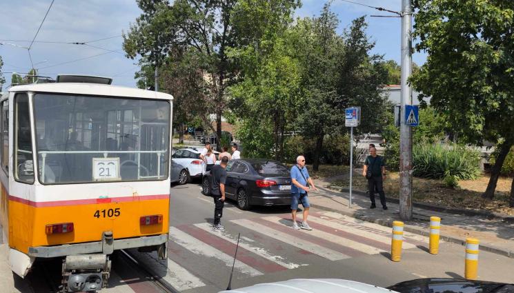 катастрофа трамвай София - СЕГА Е НАШ РЕД: Хората искат компенсации за 6-те дни без транспорт!