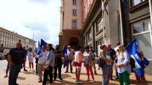 Представители на Национален синдикат НС Защита излязоха този следобед на