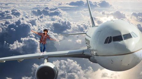 мъж самолет крило