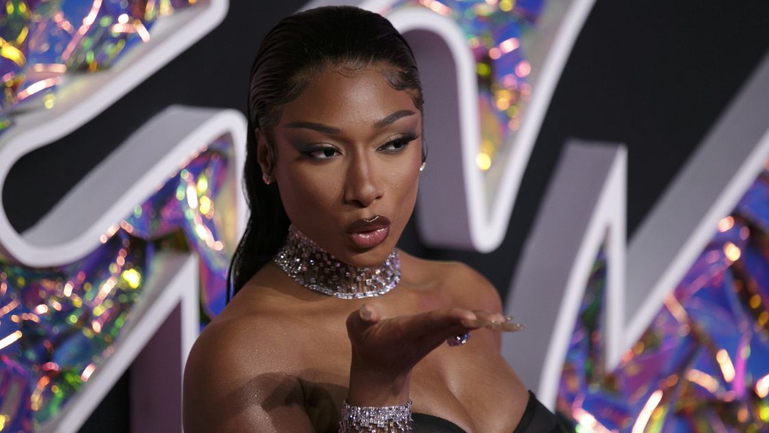 Megan Thee Stallion ще пусне ремикса на „Mamushi“ с участието на TWICE