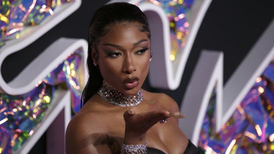 Megan Thee Stallion ще пусне ремикса на „Mamushi“ с участието на TWICE