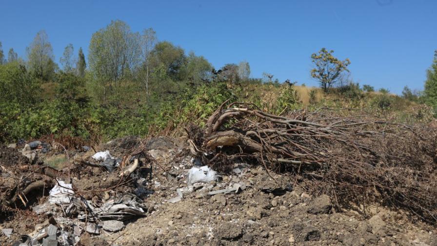 Един загинал и 38 в неизвестност след срутване на огромно сметище във Филипините