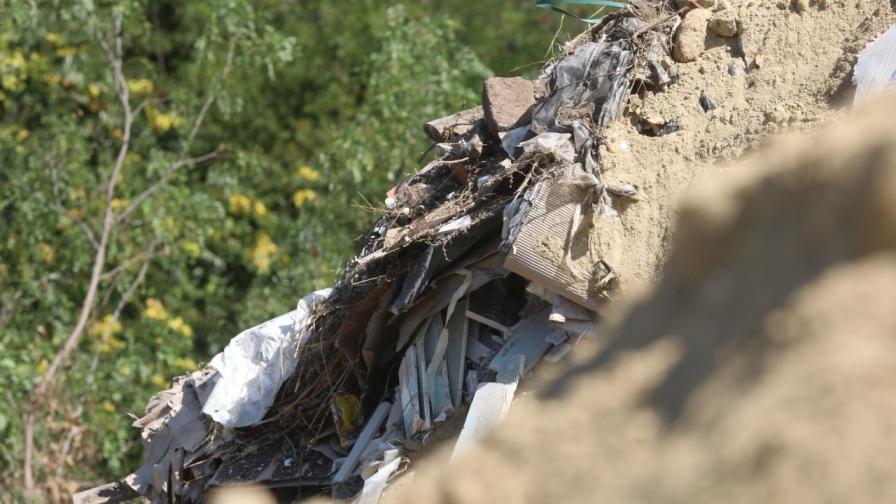 <p>Кметът на павликенско село нападнат заради проверка на строителни отпадъци</p>