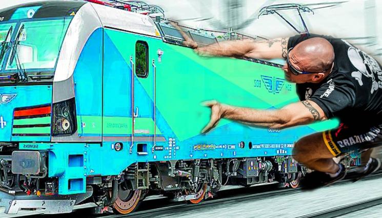 локомотив бутане - МОЖЕ ДА СЕ ВИДИ САМО В БГ: Пътници бутаха локомотив, машината сдала багажа! (СНИМКА)