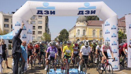 Министър Глушков даде старт на Колоездачната обиколка на България