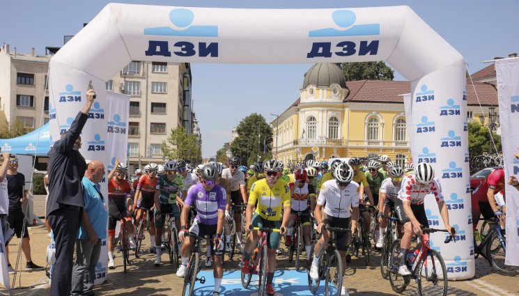 Министър Глушков даде старт на Колоездачната обиколка на България - Министър Глушков даде старт на колоездачната обиколка на България