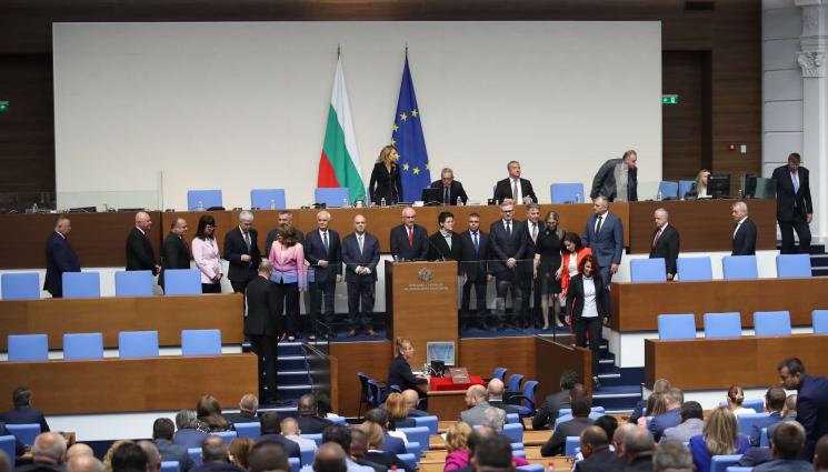 клетва - ОФИЦИАЛНО: Кабинетът „Главчев 2” положи клетва пред Народното събрание! (ВИДЕО)