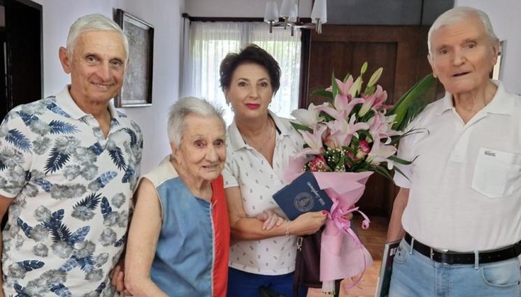 Стефка Кожухарова юбилеен медал БФСки - Легенда в зимните ни спортове уважена с юбилеен медал „100 години Българска федерация по ски”