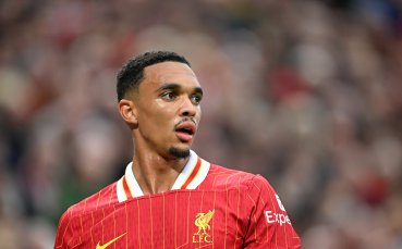 Защо логото на фланелката на Ливърпул е в грешната посока?