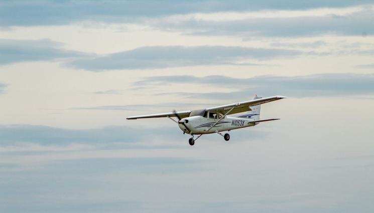 Чесна самолет - АВАРИЙНО КАЦАНЕ: Самолет се разби на обществен път (СНИМКИ)