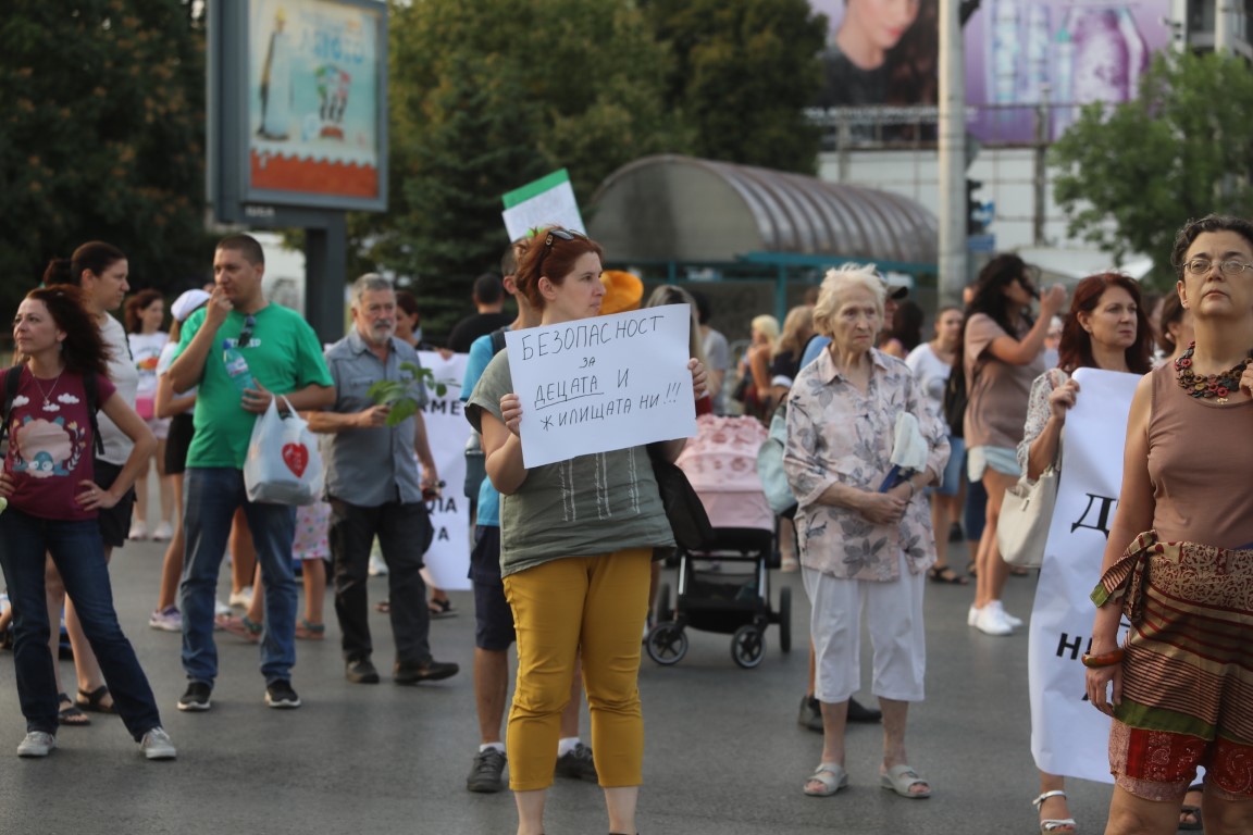 <p>Протест срещу изсичането на дървета на &quot;Опълченска&quot;.</p>