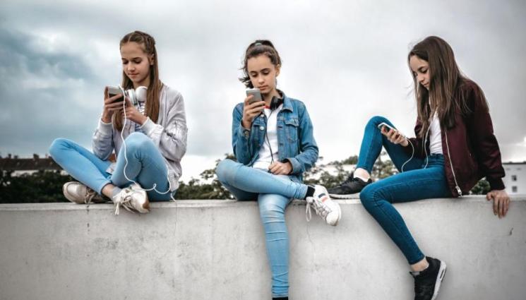 тийнейджъри - РЕЦЕСИЯ НА ЩАСТИЕТО: Британските тийнейджъри най-неудовлетворени от живота!