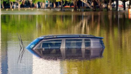 потънал джип