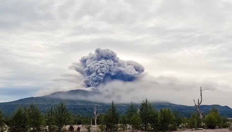 земетресение Русия Камчатка вулкан - Мощен трус разлюля Русия!