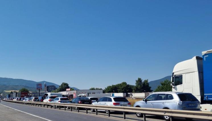 Кулата - Кошмарно задръстване на ГКПП „Кулата“!