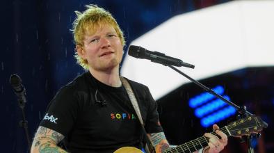 Ed Sheeran за осми път оглави британската класация