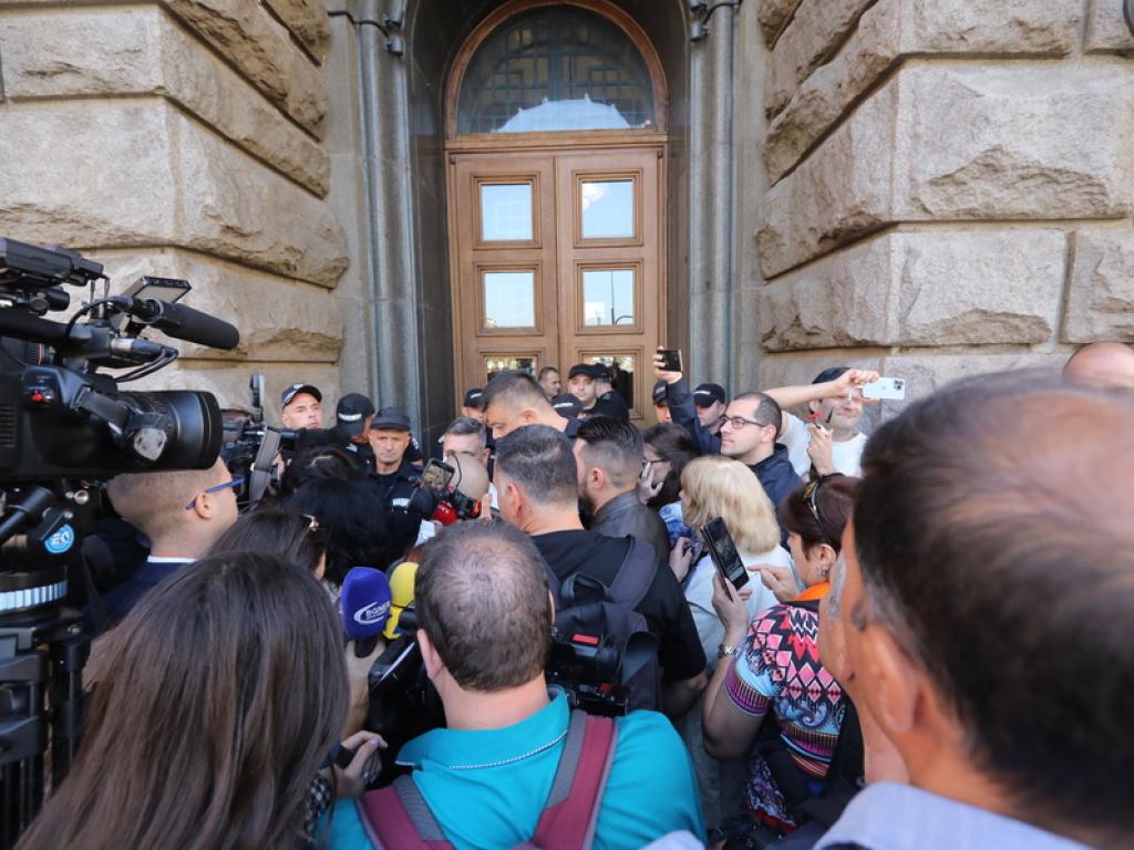 Централната избирателна комисия се събра извънредно за да обсъди създалата