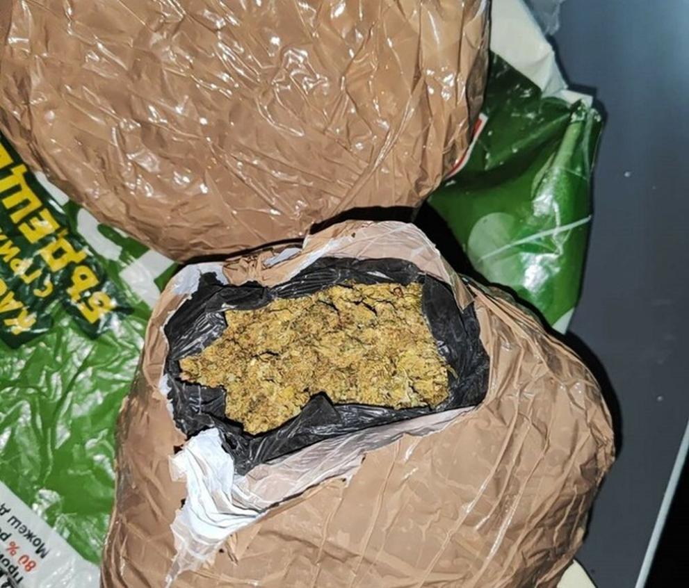 Иззеха над един килограм наркотици в Шумен, съобщиха от полицията.