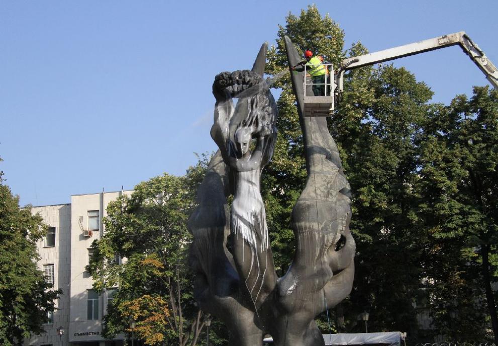  Измиване на Паметника на съединението в Пловдив 