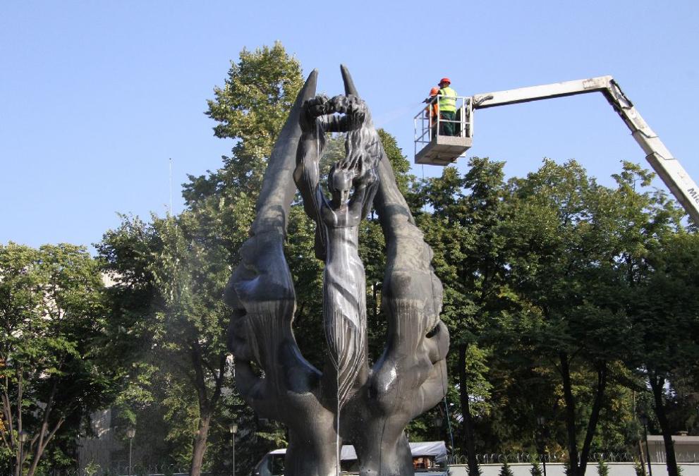  Измиване на Паметника на съединението в Пловдив 