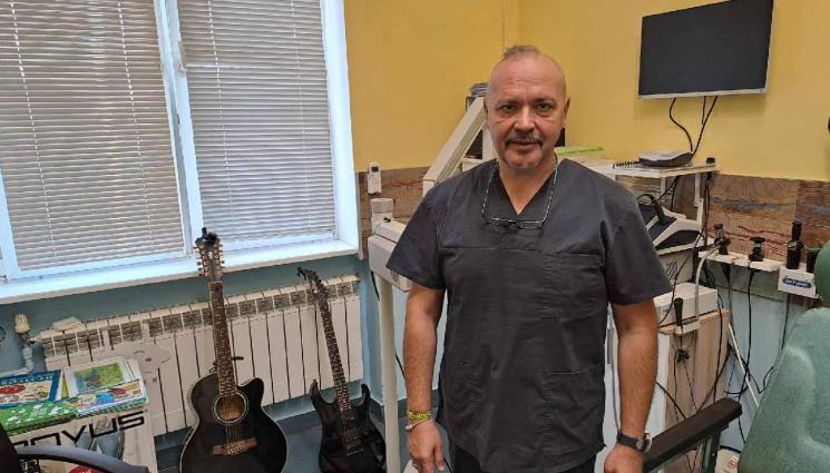 др Найден Петров - УНГ специалистът д-р Найден Петров пред